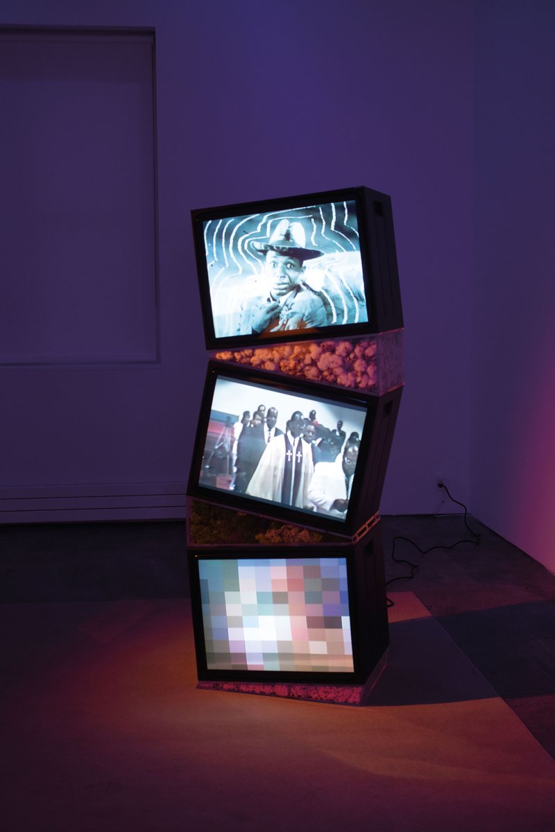 oxfordamerican's tweet image. @amariecemone wrote about @jatovia's “I KNOW IT WAS THE BLOOD” exhibition at @DallasMuseumArt for #Issue122. You can read more online and see the collection at DMA through November 5th!

oxfordamerican.org/magazine/issue…

Art: Ja’Tovia Gary. Courtesy @PaulaCooperNY 📷 Steven Probert