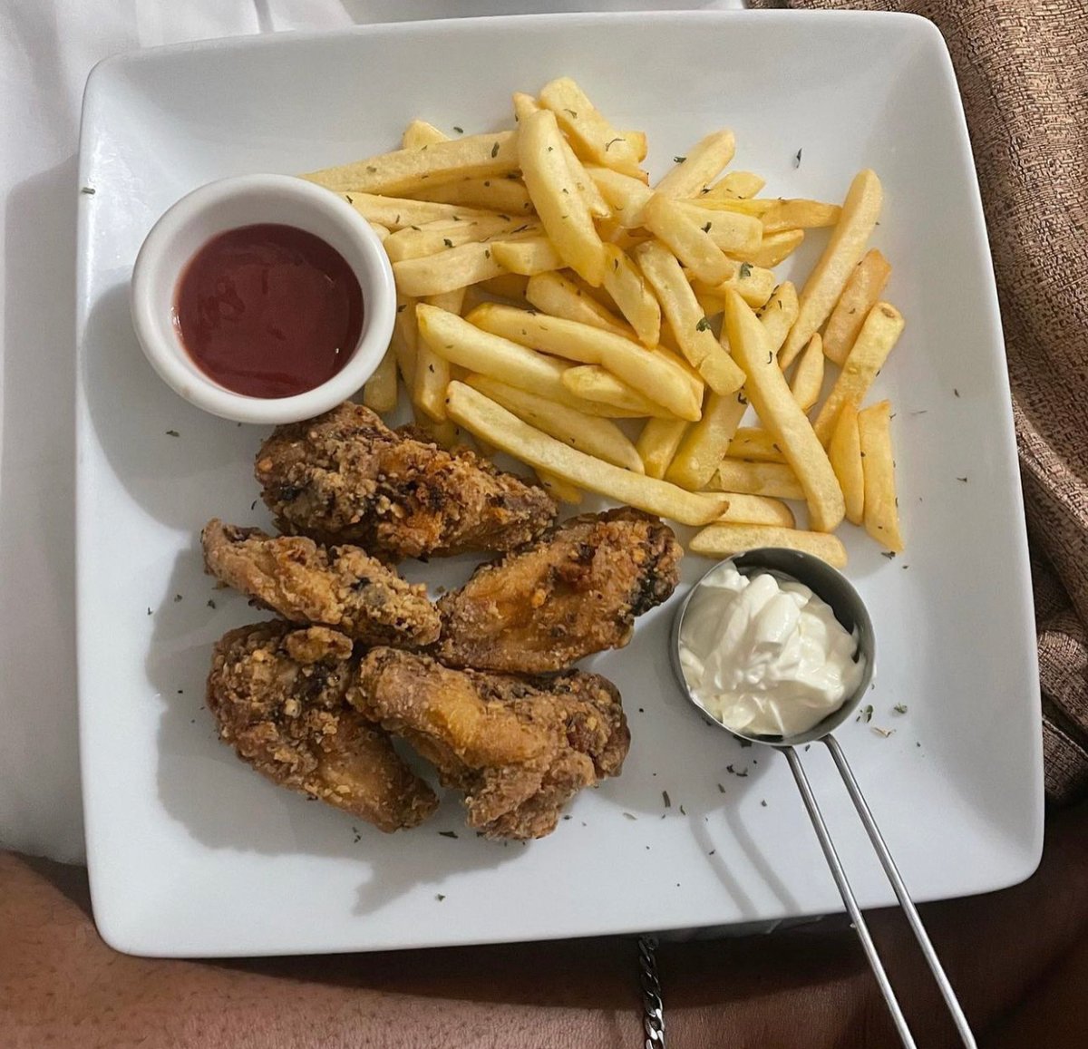 BegonaCliff's tweet photo. Get ready for Wing Wednesdays at Begona Cliff Hotel! Indulge in mouthwatering wings every Wednesday - it's a flavor explosion you won't want to miss! 😋🌴 Join us for a finger-lickin' good time! 🤤🎉 #WingWednesdays #BegonaCliffHotel #Jamaica #VisitJamaica #VisitNegril https://t.co/mHvsoSbGsD