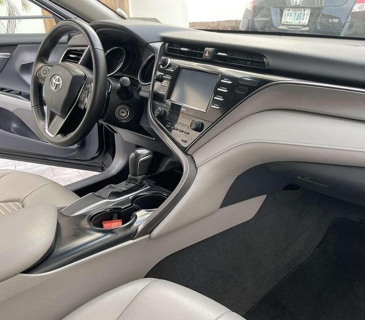 AdewemimoAyo's tweet photo. ❗FRESH OFF THE BOAT❗ 
2020 TOYOTA CAMRY SE 
ACCIDENT FREE DUTY PAID
 FOREIGN USED 🇺🇲
💰:N26M 
FOR ENQURIES 
CALL 📞/WHATSAPP: +234 703 117 5133 
DM 📩:@AdewemimoAyo
Delivery to all states https://t.co/mgqBF5ALDJ