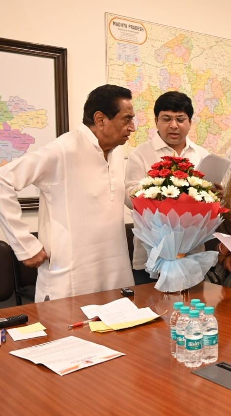 INCMP's tweet photo. प्रदेश कांग्रेस अध्यक्ष कमलनाथ जी द्वारा कांग्रेस नेता सैय्यद जाफर जी को मध्यप्रदेश कांग्रेस कमेटी का महामंत्री मनोनीत किया गया।

हार्दिक बधाई एवं शुभकामनाएं। https://t.co/1EZnrcudSW
