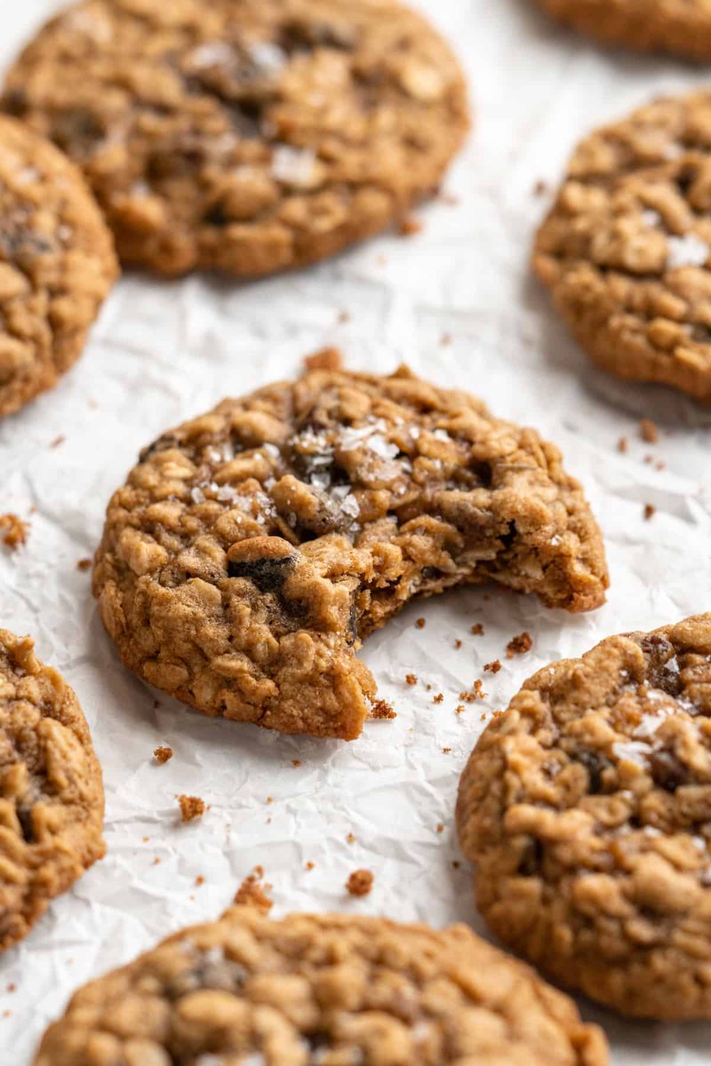 jessinkitchen's tweet photo. VEGAN OATMEAL COOKIES 🍪🍪🍪 With the perfect chewy texture, hearty oats, and cinnamon raisin flavour, these vegan oatmeal cookies are an old-fashioned favourite! #vegan #veganrecipe #vegancookies

https://t.co/zOurZ6Btvu https://t.co/b6gfKrG6IX