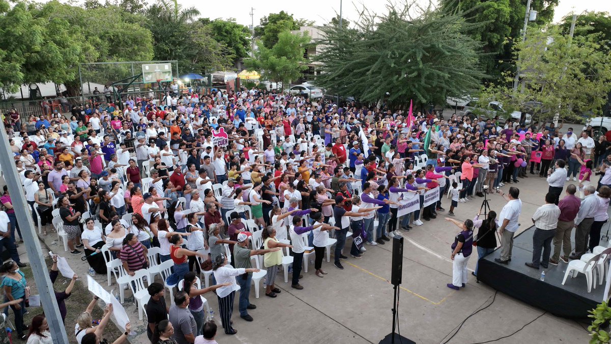 melesiocuen's tweet photo. Un ejercito de pasistas de corazón conforman la estructura del @pas_mx en #Gusave. Hoy tomé protesta a los comités secciónales de este municipio, hicimos el compromiso de trabajar juntos por un Sinaloa mejor.
#ClaroQueSePuede https://t.co/uEGLF4b2Kw