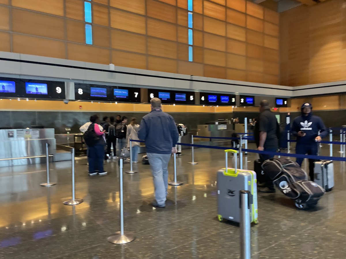 Vu1turetrades21's tweet photo. @FlyFrontier when your customer service finds it easier to say No than to actually provide customer service absolutely horrendous and strands 30 plus customers #flyjetblue #flyspirit #NBC10Bostonresponds https://t.co/Hj3ebeiatz