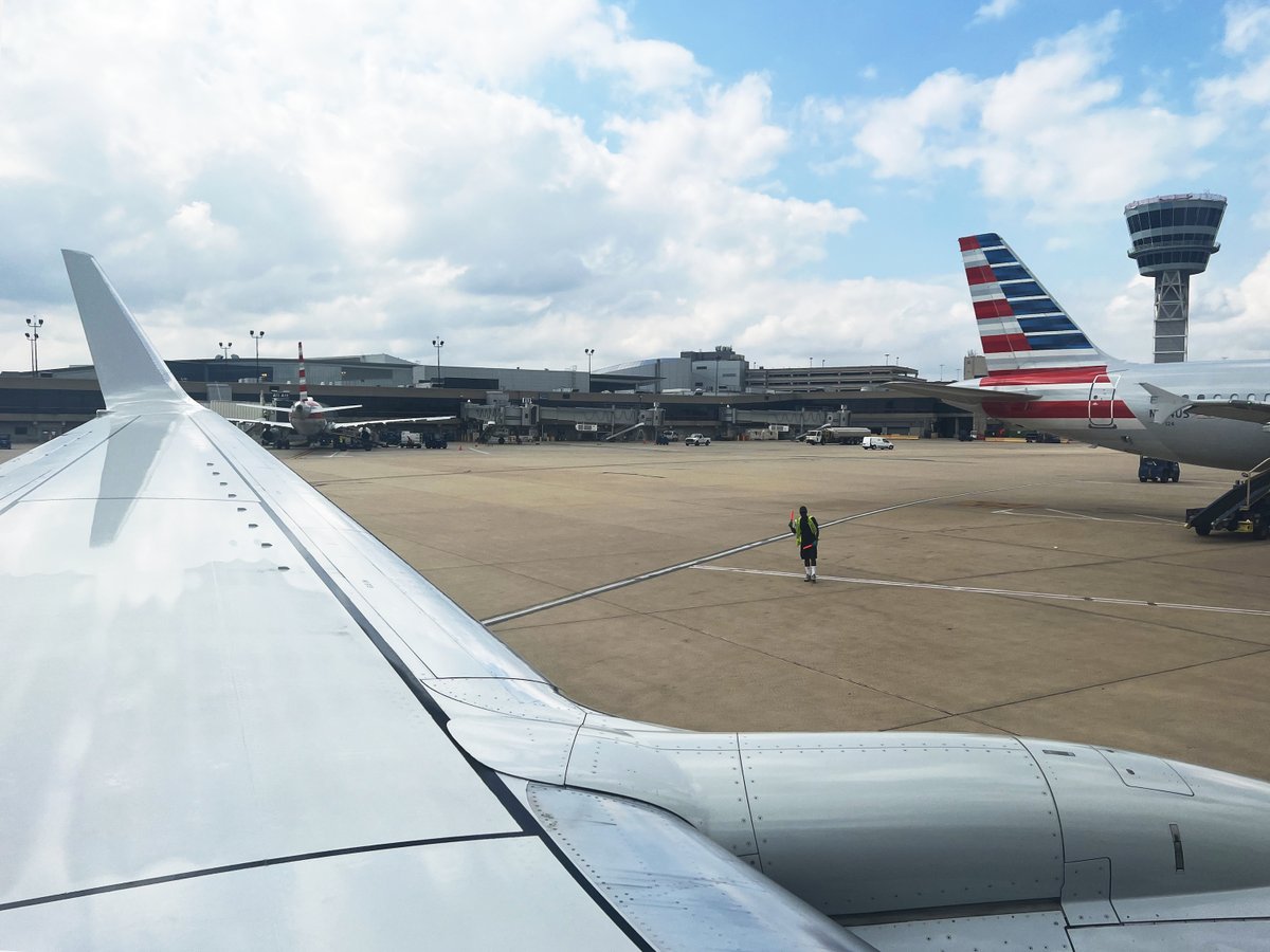 Happy #WingWednesday! It's a beautiful day to fly from #PHLAirport! Don't forget to tag us in your airport photos using our hashtag! ✈️