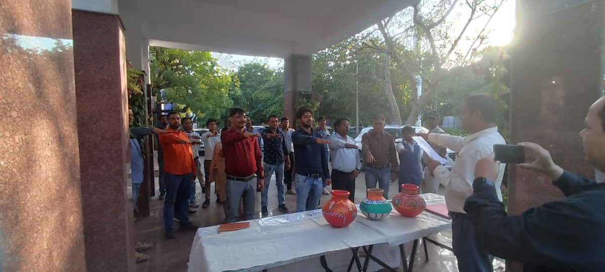 DM_NorthWest's tweet photo. Sub division level functions of #MeriMatiMeraDesh were held today in North West Delhi. 
Mitti and rice collected from each village were poured into the Amrit Kalash representing the offerings from all households in district to the breavehearts. 
#SaluteToTheBrave
@amritMahotsav https://t.co/37YlvfKS0g