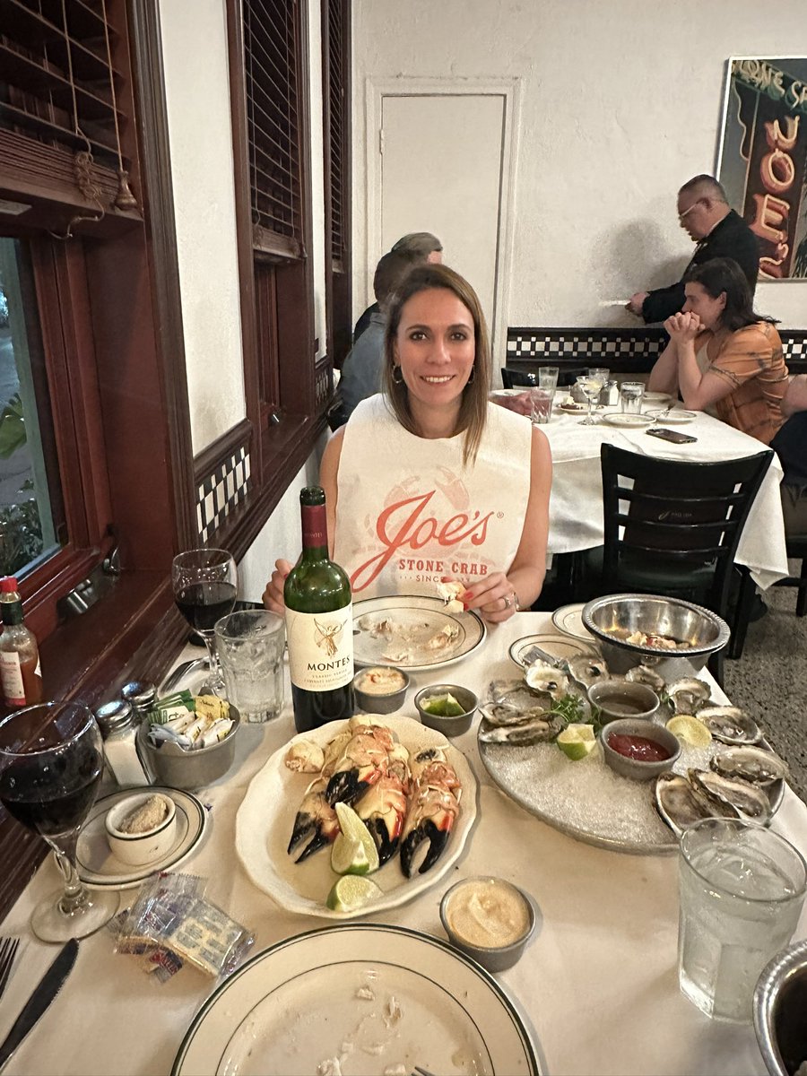 Date with my wife @joesstonecrab