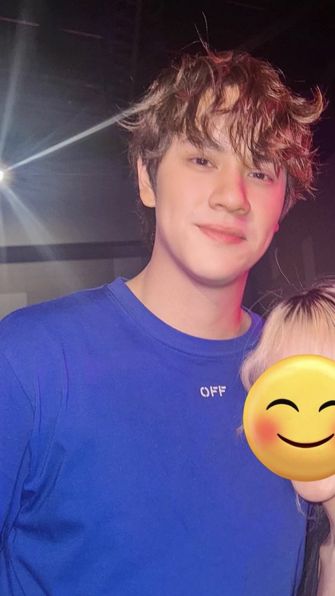 sorry op for reposting but i’ve lost all of my normalcy with these pictures i am going feral HIS BROAD SHOULDERS NECK CHIN NOSE HAIR EVERYTHING