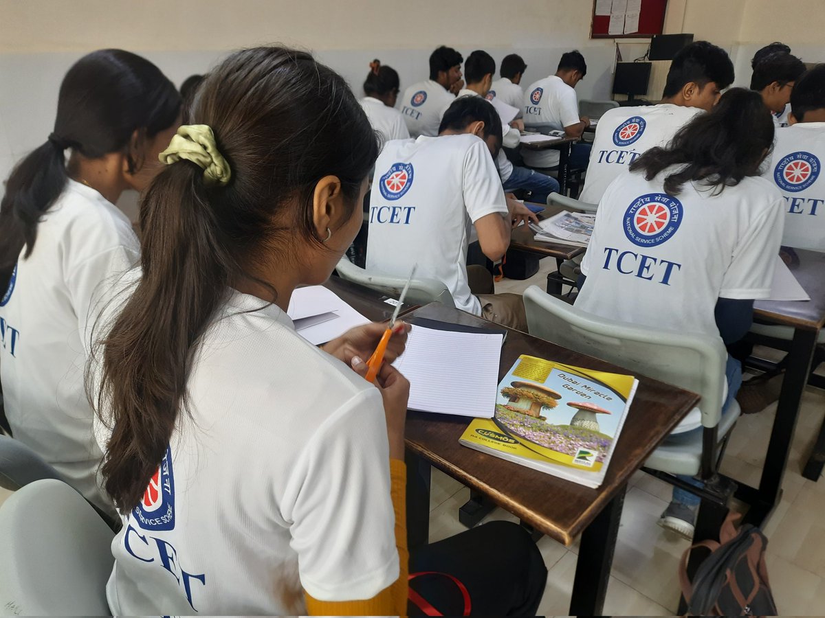 nss_tcet's tweet photo. "Education is one thing no one can take away from you !"

TCET NSS Unit's "Books to Street" project on Oct 7, 2023: Crafting portals to new worlds through bookbinding, using discarded pages. Education is irreplaceable.
#BooksToStreet
#EducationMatters
#BookBinding
#ReuseRecycle https://t.co/I99A19Jn8E