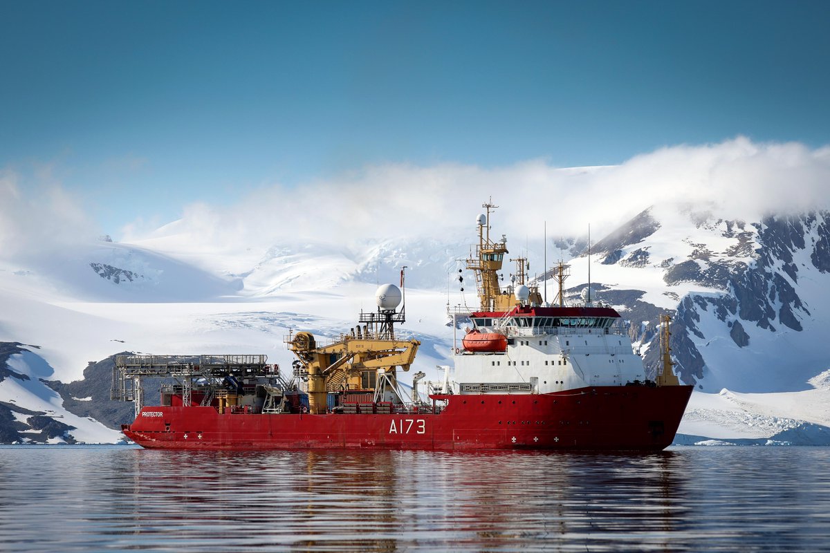CoastGuardCAN's tweet photo. News from #BritishColumbia: Earlier this year, Captain Richard Marriott joined the British @RoyalNavy Ice Patrol Ship, HMS Protector, in Antarctica to provide training and mentorship on ship operations in polar waters. https://t.co/E8Sm4nUS7l