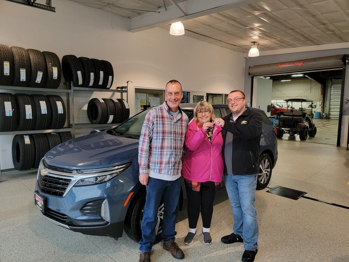 WeelborgChevy's tweet photo. This was a very special day, Eric got to sell his mom, Tammi Nachreiner her first brand new vehicle! She got a 2024 Equinox!
#Congratulations #Chevrolet #weelborgchevroletofnewulm #sweetwheelsgreatdeals https://t.co/EEOqihYdJW
