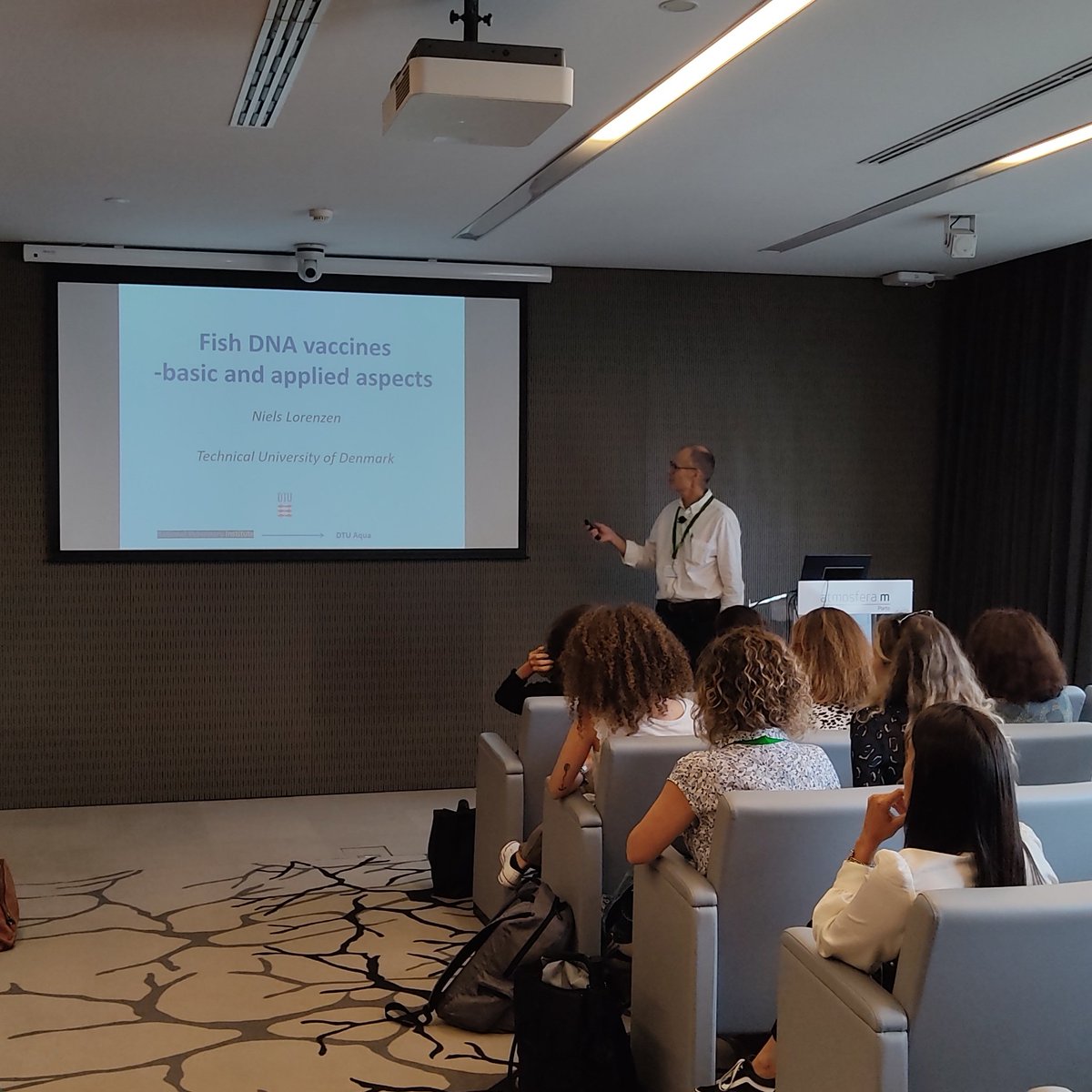 grinnaqua_eu's tweet photo. 🧬 Niels Lorenzen's (@DTUtweet) enlightening presentation delves into DNA vaccines for farmed fish, covering basic aspects and applied perspectives. A glimpse into the future of sustainable aquaculture!  🐟

#DNAVaccines #Aquaculture #AnimalHealth #FishVaccination #FishHealth https://t.co/T2UKwJmkOH