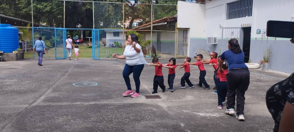 CbitLlaneritos's tweet photo. #18Oct seguimos en el CEIBS Barbarita de la Torre Gutiérrez del Corral con la semana de la Educación inicial #SomosFundabit
@fundabitguaric2 
@MPPEDUCACION https://t.co/S5ESC7pe9a