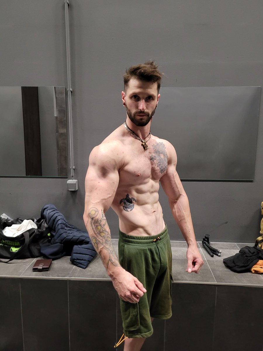 AZax_theRock's tweet image. Mein broly arc ist im vollen gange