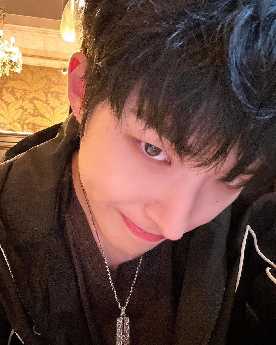yungisanglog's tweet photo. blessed us with some pics with his freshly dyed hair, i love him :((

★ #MINGI #민기
#ATEEZ #에이티즈 https://t.co/QXlyKwlQmf