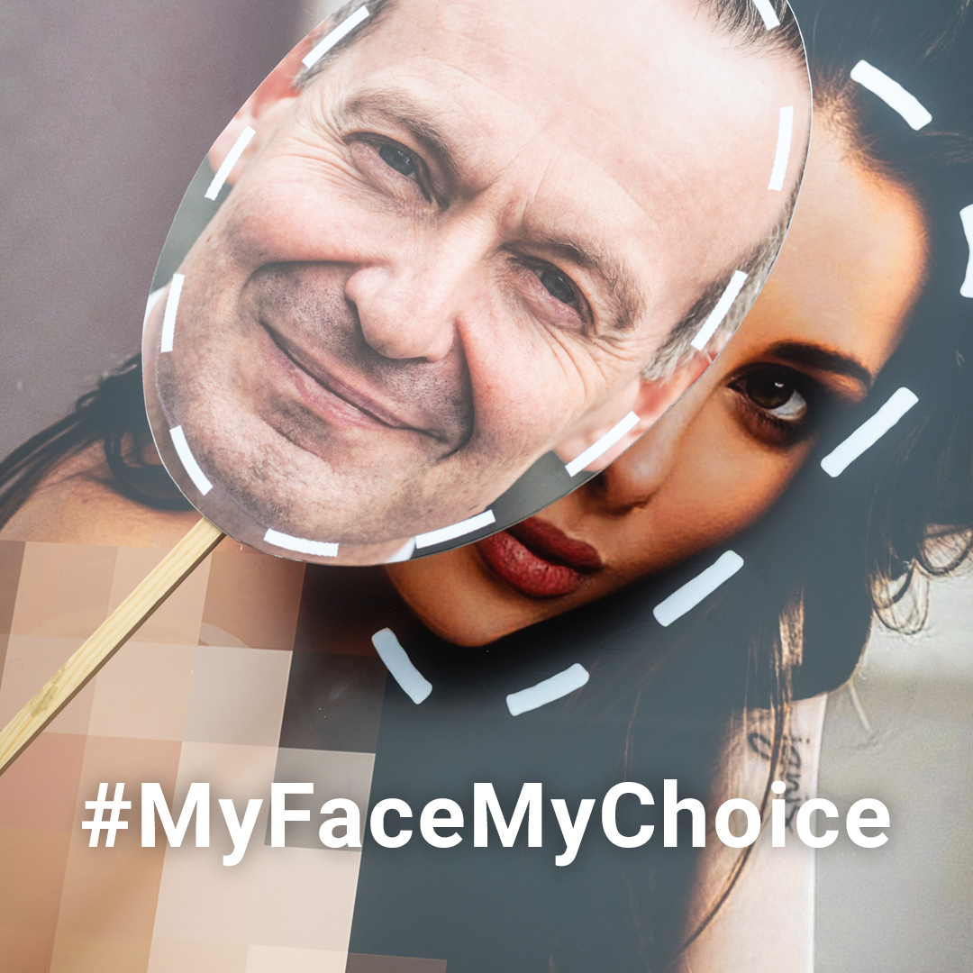 HateAid's tweet photo. Endlich: Staatssekretärin @DanielaKluckert hat eure 76.937 Unterschriften unserer Petition #MyFaceMyChoice entgegengenommen. Eine Aktion vor @Wissing’s Ministerium war erfolgreich ... Nun liegt es an ihm, gegen den Missbrauch durch Face Swap Apps vorzugehen. #Demokratie