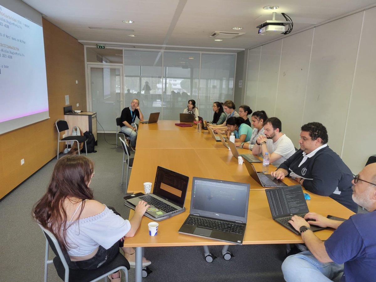 BordeauxTea's tweet image. Today, we had a great talk by @NPRougier on code #reproducibility and #versioncontrol! In the afternoon, he is giving a hands-on session to the participants on setting up #git repositories!