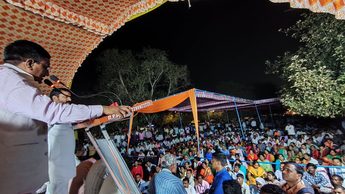 Shivkum23793831's tweet photo. मेरे शिक्षामित्र भाईयो बहनों आपके जज्बे व हौसलों को सलाम है।
जय शिक्षामित्र परिवार🙏 https://t.co/EhrEVlitGt