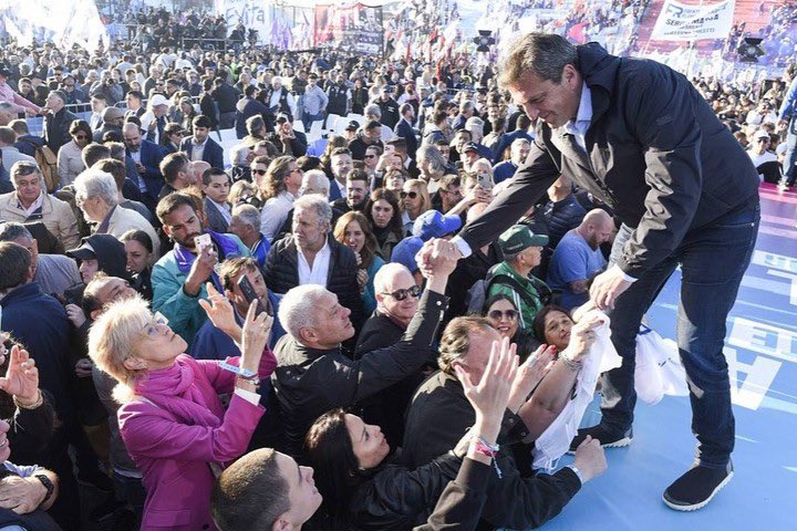 DanielLarrache's tweet photo. Este domingo decidimos el destino de nuestra patria, de quienes queremos y de nuestro futuro. Votemos con amor por la 🇦🇷.

Tenemos con quién y tenemos con qué. 💙☀️ https://t.co/HUiLIjH6To