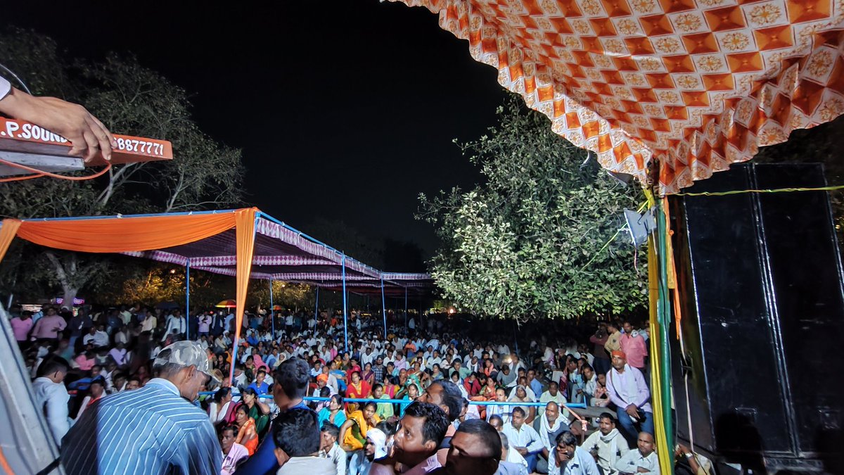 Shivkum23793831's tweet photo. मेरे शिक्षामित्र भाईयो बहनों आपके जज्बे व हौसलों को सलाम है।
जय शिक्षामित्र परिवार🙏 https://t.co/EhrEVlitGt