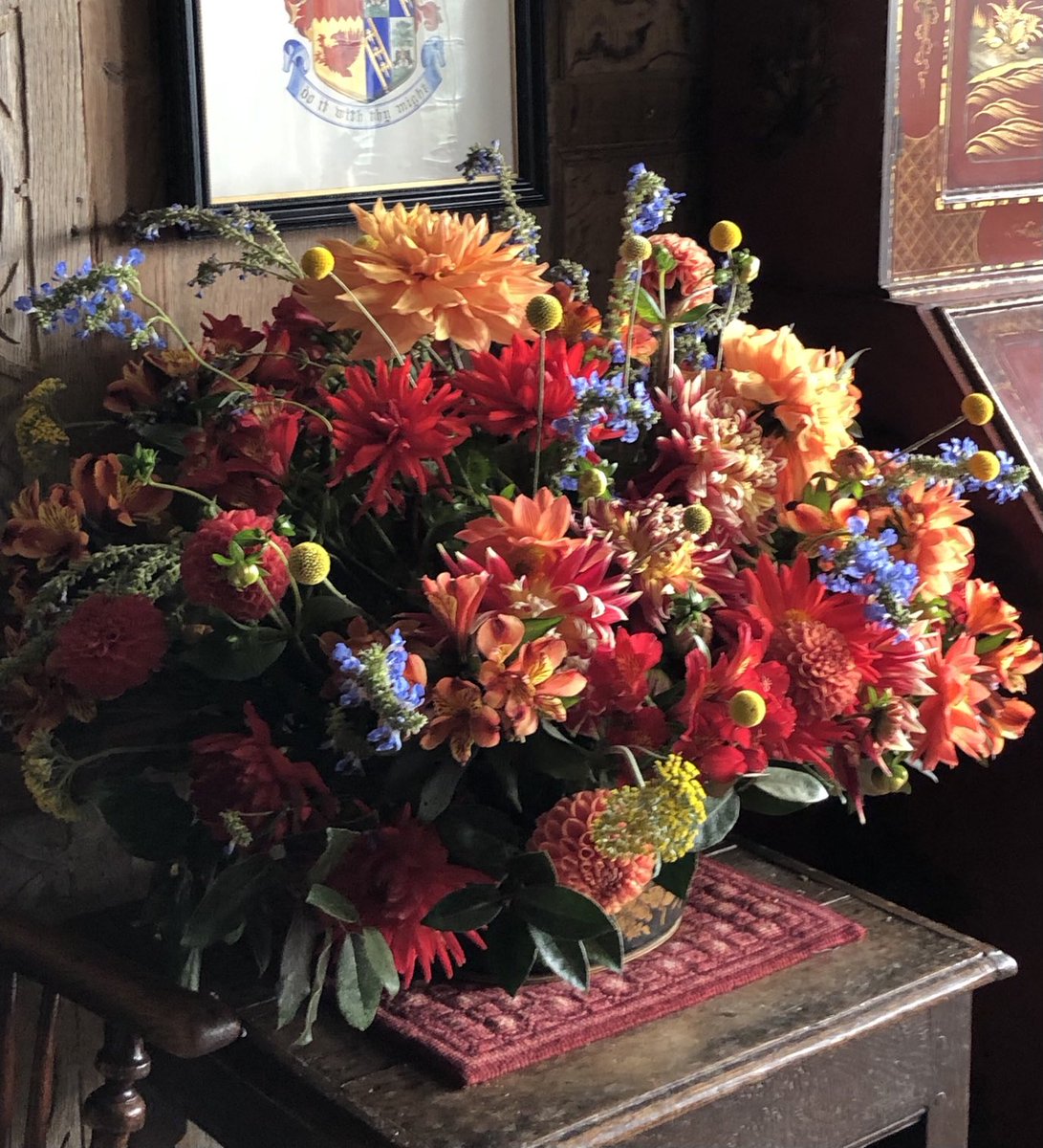 Foodytraveller's tweet photo. Colour Coordinated.
Flowers from the garden at #ParhamHouse, W Sussex. @TravWriters https://t.co/7RKYzLc15g