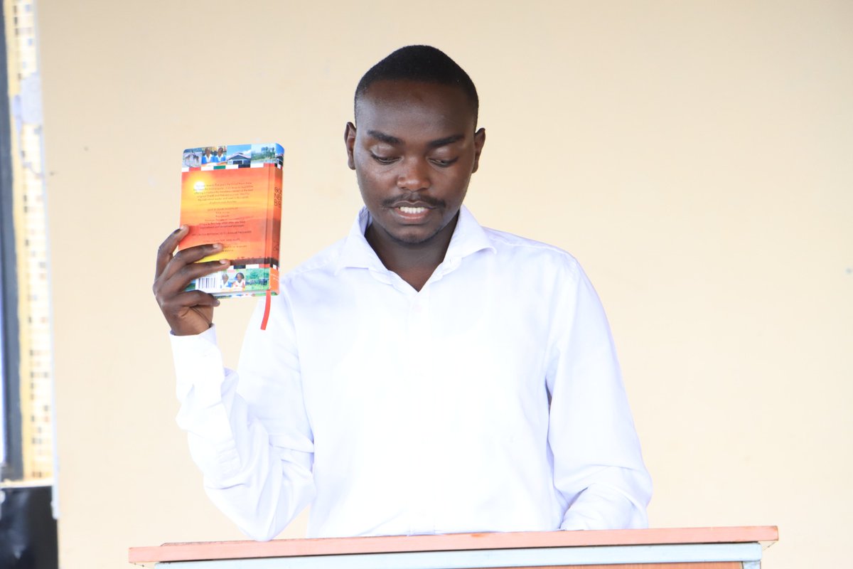 Today, 18th October 2023, the Electoral Commission of Dedan Kimathi (ECK) 2023/2024 was sworn in. Following a successful interview conducted on 16th October 2023, 11 applicants were chosen and are namely;
#ECK2023 #DedanKimathi #swearingin #leadership #Commission