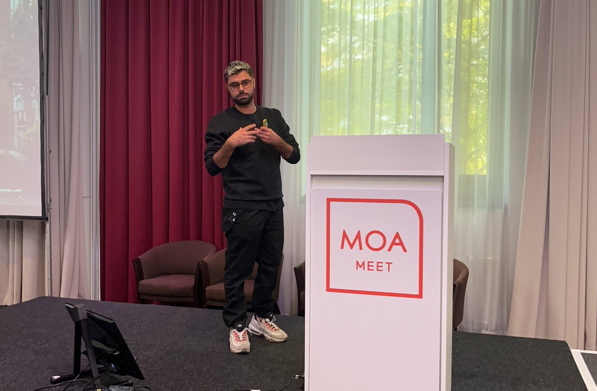 Smart Workspace Design tweet media