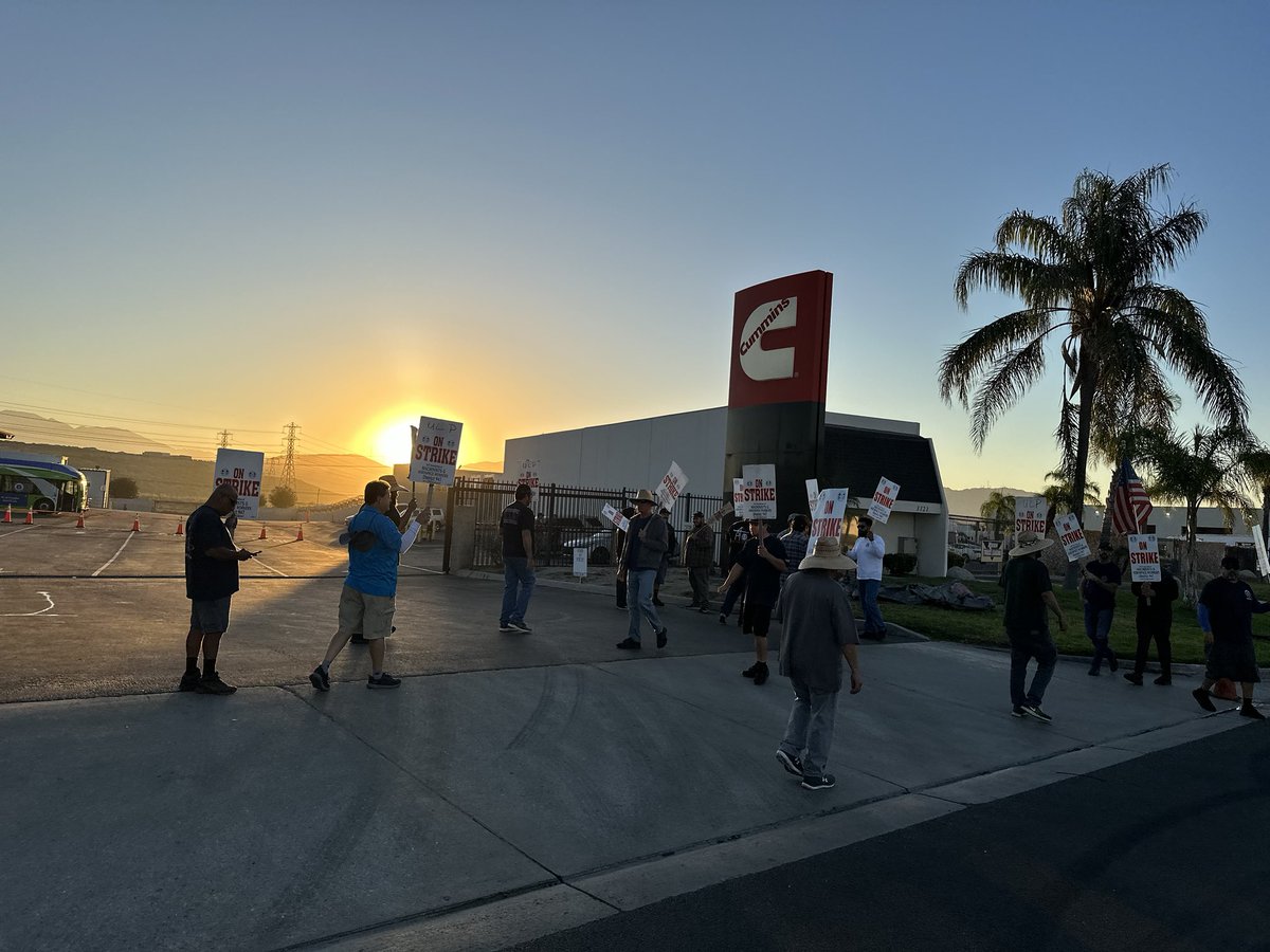 s_vasquezdl947's tweet photo. Good morning from your Machinists LL 1186 picket line against ⁦@Cummins⁩ and their Unfair Labor practices. Corporate greed and their attack on our paychecks! ⁦@MachinistsUnion⁩ ⁦@CaliforniaLabor⁩ ⁦@IELaborCouncil⁩ ⁦@iamawwt⁩ https://t.co/xTDxPF3YzV