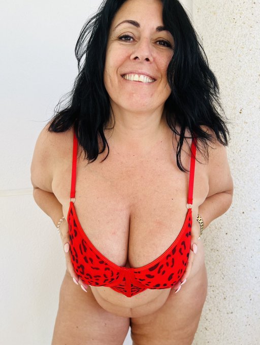 Free access to my 🌶️ page for the next 50 😜 https://t.co/7GKq5sDKuI