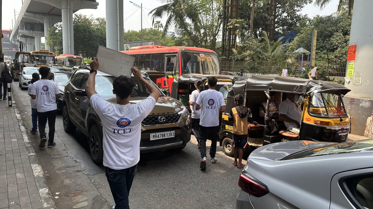 nss_tcet's tweet photo. "When traffic flows smoothly, life does too."

TCET NSS Unit and Samta Nagar Traffic Police managed a Traffic Management Project on Oct 14, 2023. Volunteers created awareness through posters, slogans, and songs for smoother traffic flow.

#TrafficManagement
#RoadSafety
#Awareness https://t.co/vqVQlDSRWd