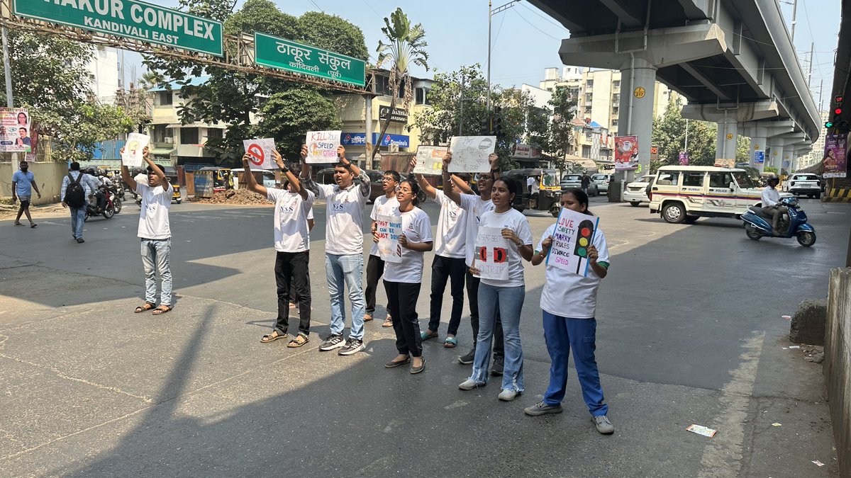 nss_tcet's tweet photo. "When traffic flows smoothly, life does too."

TCET NSS Unit and Samta Nagar Traffic Police managed a Traffic Management Project on Oct 14, 2023. Volunteers created awareness through posters, slogans, and songs for smoother traffic flow.

#TrafficManagement
#RoadSafety
#Awareness https://t.co/vqVQlDSRWd