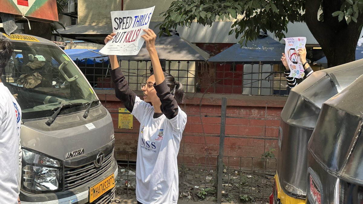 nss_tcet's tweet photo. "When traffic flows smoothly, life does too."

TCET NSS Unit and Samta Nagar Traffic Police managed a Traffic Management Project on Oct 14, 2023. Volunteers created awareness through posters, slogans, and songs for smoother traffic flow.

#TrafficManagement
#RoadSafety
#Awareness https://t.co/vqVQlDSRWd