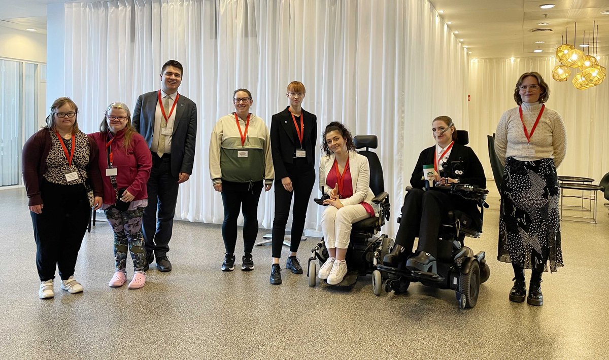 Politik for unge med handicap er ikke kun et nationalt anliggende. Emilie Ghali repræsenterer os ved Nordic Youth Disability Summit. Budskaber og problemer er klare: 
- Støtteordninger og hjælpemidler skal ikke begrænses af landegrænser. 
#dkpol