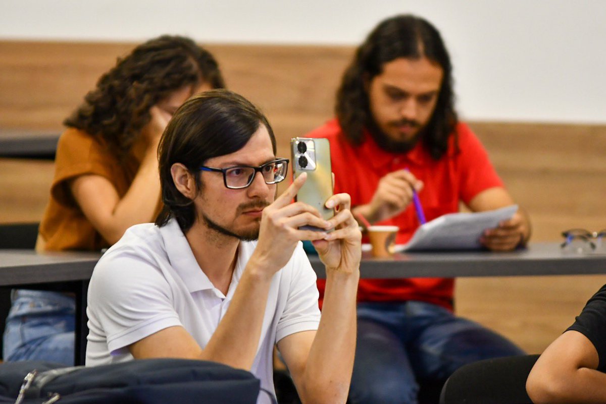 MinEducación tweet media