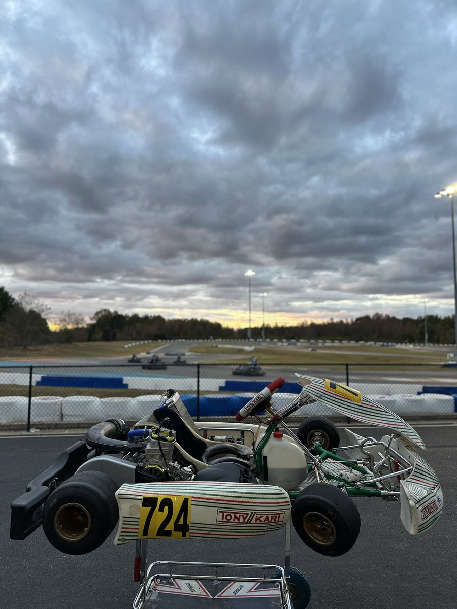 Last night the bolt in the steering hub sheered… I found this out as I was coming in hot to the carousel with mmm little2no steering. Kept it off the barriers and turned a $$$ fix into a couple minutes of work.😮‍💨 Claps