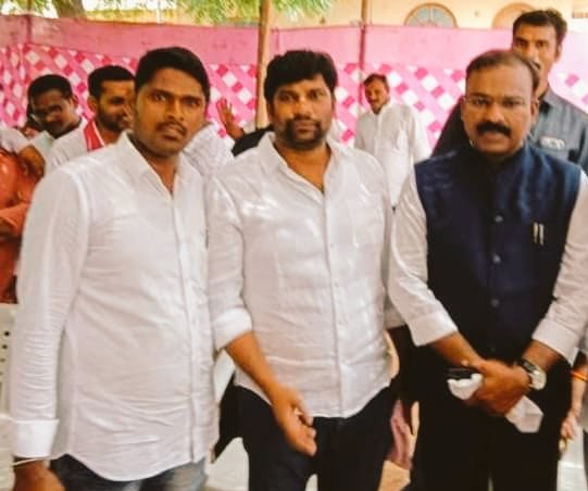 gotla_rajesh's tweet photo. తెలంగాణ ప్రభుత్వ విప్.  మంచిర్యాల జిల్లా  అధ్యక్షులు  చెన్నూర్ ఎమ్మెల్యే బాల్క సుమన్ అన్న గారికి  హృదయ పూర్వక జన్మదిన శుభాకాంక్షలు 💐🎂💐🎂తో.    మీ గోట్ల రాజేష్ యాదవ్ మార్కెట్ కమిటీ వైస్ చైర్మన్. జన్నారం.  ఖానాపూర్ నియోజకవర్గ బి ఆర్ స్ పార్టీ అధికార ప్రతినిధి @balkasumantrs https://t.co/ChvLzhE96b