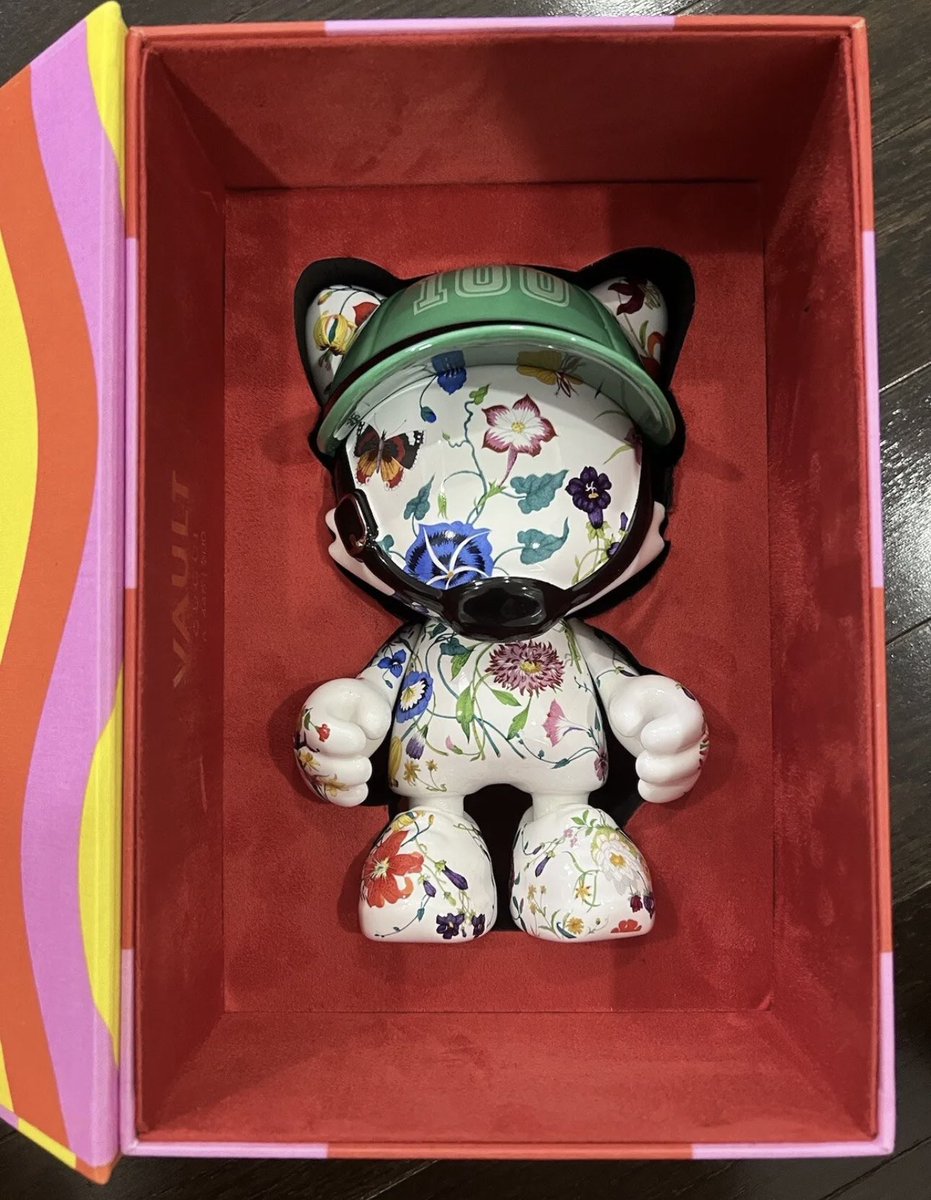 ShardiB2's tweet photo. Finally got something of value in the mail from one of my NFTโs, and Iโm actually pretty pumped on it!
Only 500 made
#supergucci https://t.co/hUxuYsRIKb