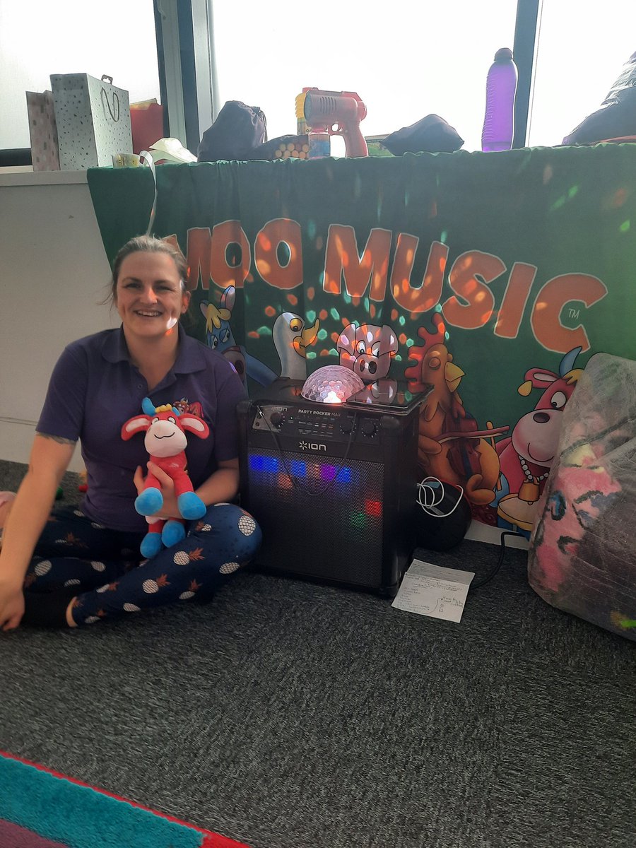 HaltonLibraries's tweet image. Today was our last session with Lauren &amp;amp; #MooMusic. Thank you! 
We know how much the adults and children who attend have enjoyed these sessions. You can find details for moo music here: moo-music.co.uk/areas/widnes/ 
but don't forget @HaltonLibraries free weekly #rhymetime sessions. EB