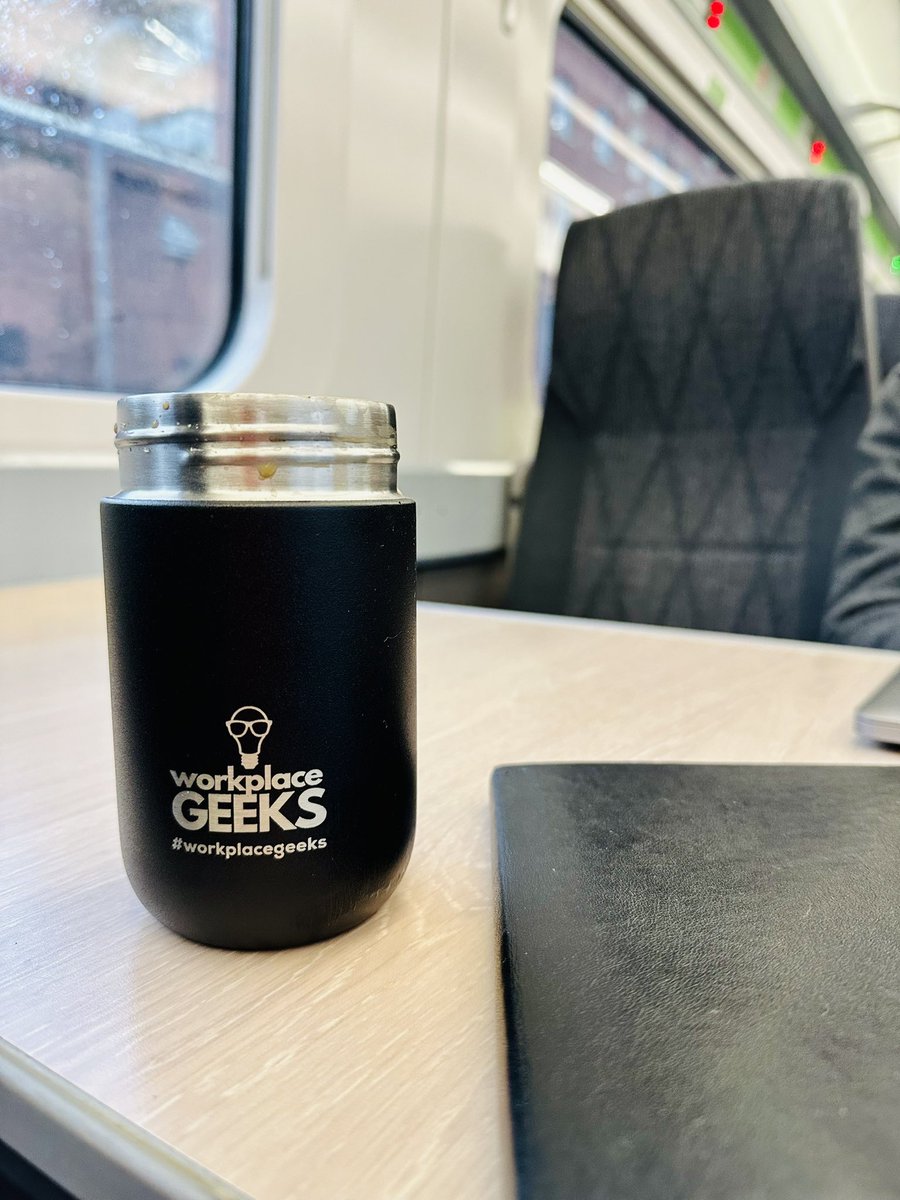 Josh_Artus's tweet photo. Couldn’t stay as long as I’d have liked but the lovely guys from https://t.co/CeSYgfMYpN gifted me with a new (BPA-free 🙌🏻) drinks flask from when I was on the #WorkplaceGeeks podcast, so I can now enjoy a cup of tea on the train ☕️😌 https://t.co/GueZIVSOXj