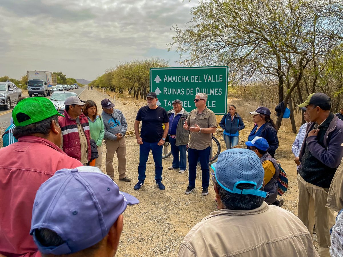 luislobovergara's tweet photo. #EsAhorayParaSiempre
Esta es la realidad del interior de Catamarca que debemos cambiar.
Trabajadores municipales de Santa María reclamando por salario digno. https://t.co/Dma8Vu5Fdk