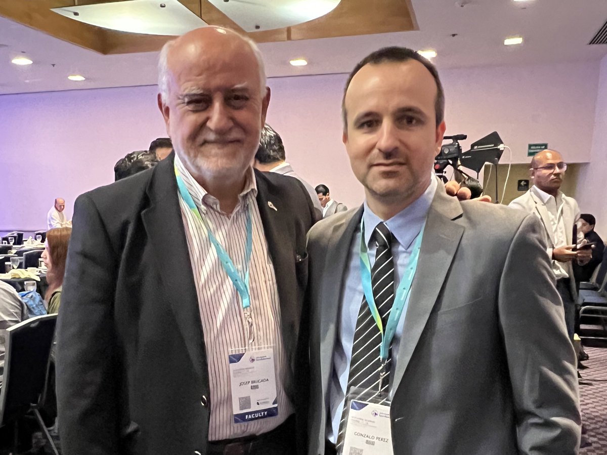 gonzaeperez's tweet image. #LAHRS2023 
Un honor escuchar y conocer a un gran líder de la Electrofisiologia como es el Dr. Josep Brugada 🇪🇸

Trazados #ECGfirst indescifrables (para mi 😝) con mensajes y claves simples para su interpretación y análisis 👌🏿