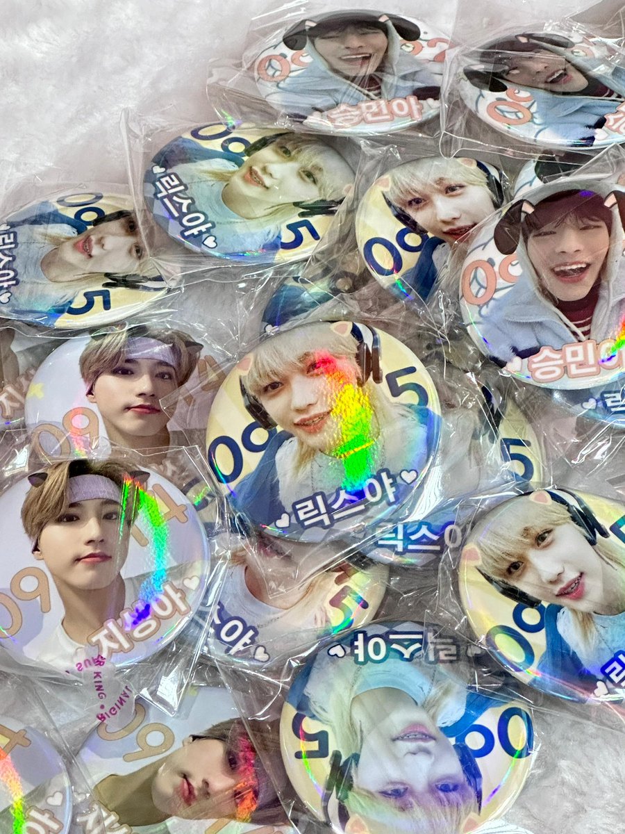 lovemaze613's tweet photo. Stays! Our replacement badges are here too! 🥰 

These are available to collect on 21/10/2023 (Saturday) at Zero o’clock cafe, saradise! 🤍❤️

Remember to redeem from us! 🤍 https://t.co/RCSDfT3LZr