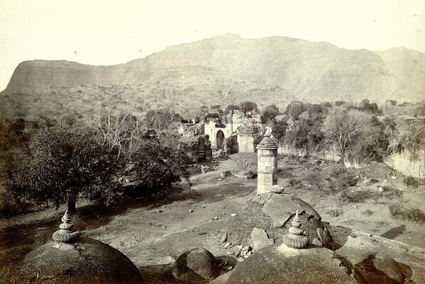 GujaratHistory's tweet image. 143 years old photo of ruins of World Heritage Site #Champaner &amp;amp; pilgrimage #Pavagadh mountain was taken by the Archaeological Survey of India in 1880 AD.