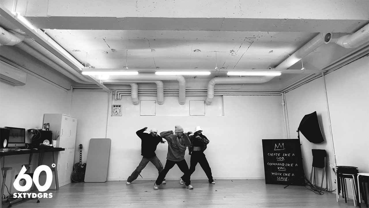 F8uqlvibUAAPaY_?format=jpg&name=large