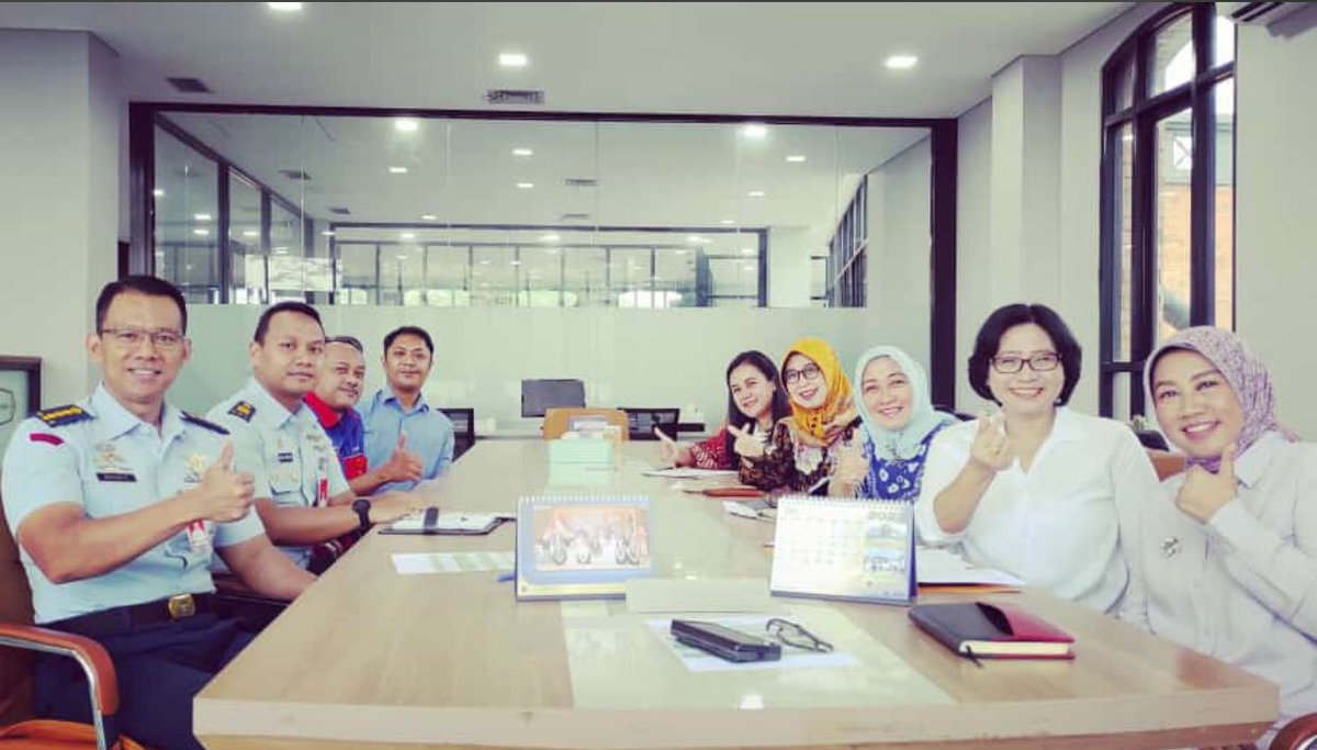 agunksetiyawan's tweet photo. Terlihat nyaman diposisi sekarang,namun sebetulnya merindukan diri yang dulu,benar benar semua dinikmati.saat ini mungkin terlihat gaji besar,tapi pikiran campur aduk. https://t.co/XGu2iGb2lt