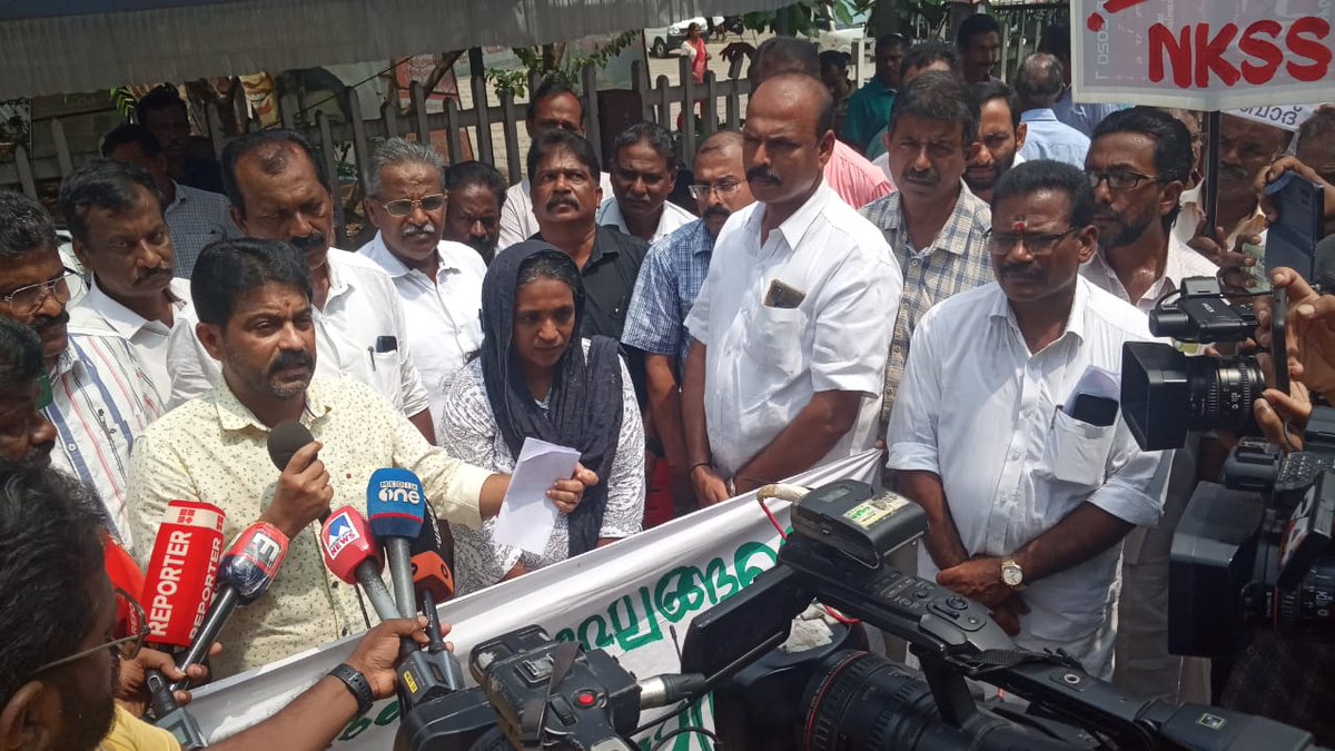 PrasadKVelayud1's tweet image. നെൽ കർഷക സംരക്ഷണ സമിതി ഇന്ന് ആലപ്പുഴ കളക്ടറേറ്റിനു മുന്നിൽ നടത്തിയ മാർച്ചും ധർണ്ണയും സിനിമ നടനും കർഷകനുമായ ശ്രീ കൃഷ്ണപ്രസാദ് ഉദ്ഘാടനം ചെയ്യുന്നു.#PPrasad @PRajeevOfficial @g_r_anil
