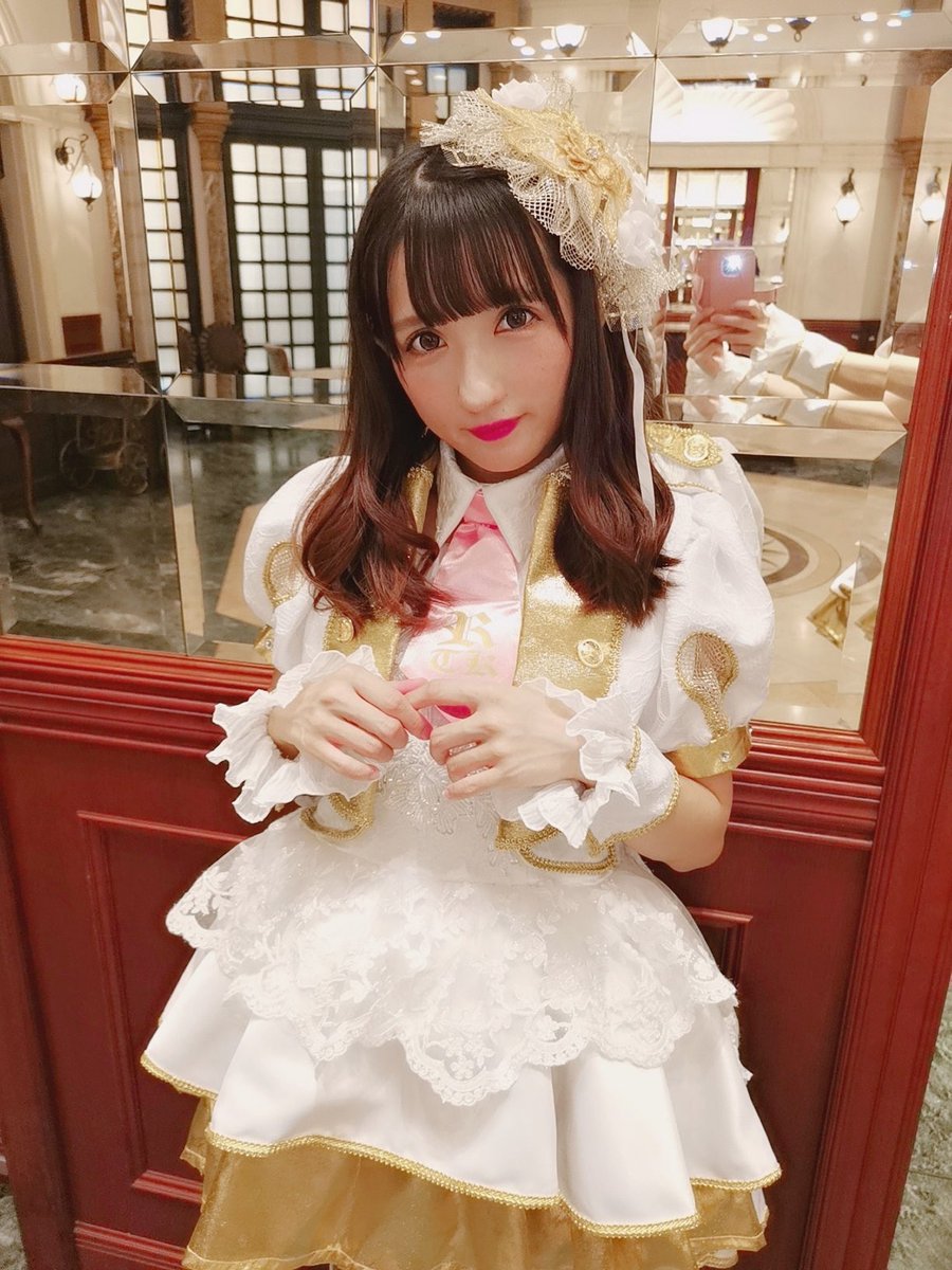 immrkztr's tweet photo. 初めて出会ったあの日から
胸に抱くは恋心
今思えるは咲乃だけ
さぁ捧げよう大天使
俺が生まれてきた理由
それは咲乃に出会うため
俺と一緒に人生歩もう
世界で一番ア・イ・シ・テ・ルー!!
#レディキス
#Chu_Chu
#千葉さきの https://t.co/KMCAb5ej0J