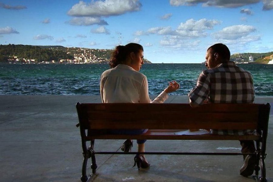 "Bir insanı tanıdığınızı düşünürsünüz ama öyle bir şey yapar ki, aslında onu hiç tanımadığınızı fark edersiniz" 

(Leyla ile Mecnun)