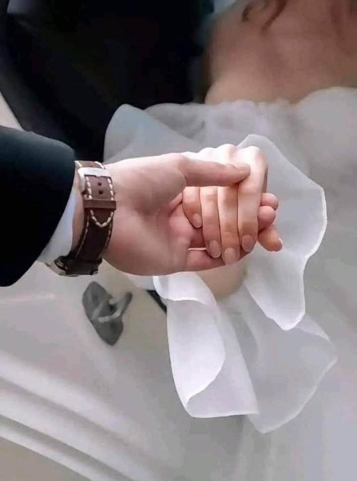 rl0082644769090's tweet photo. عامل كُل شيء بالوسطية الا أنا دلِّلني ♥️ https://t.co/OnPRPoFivM