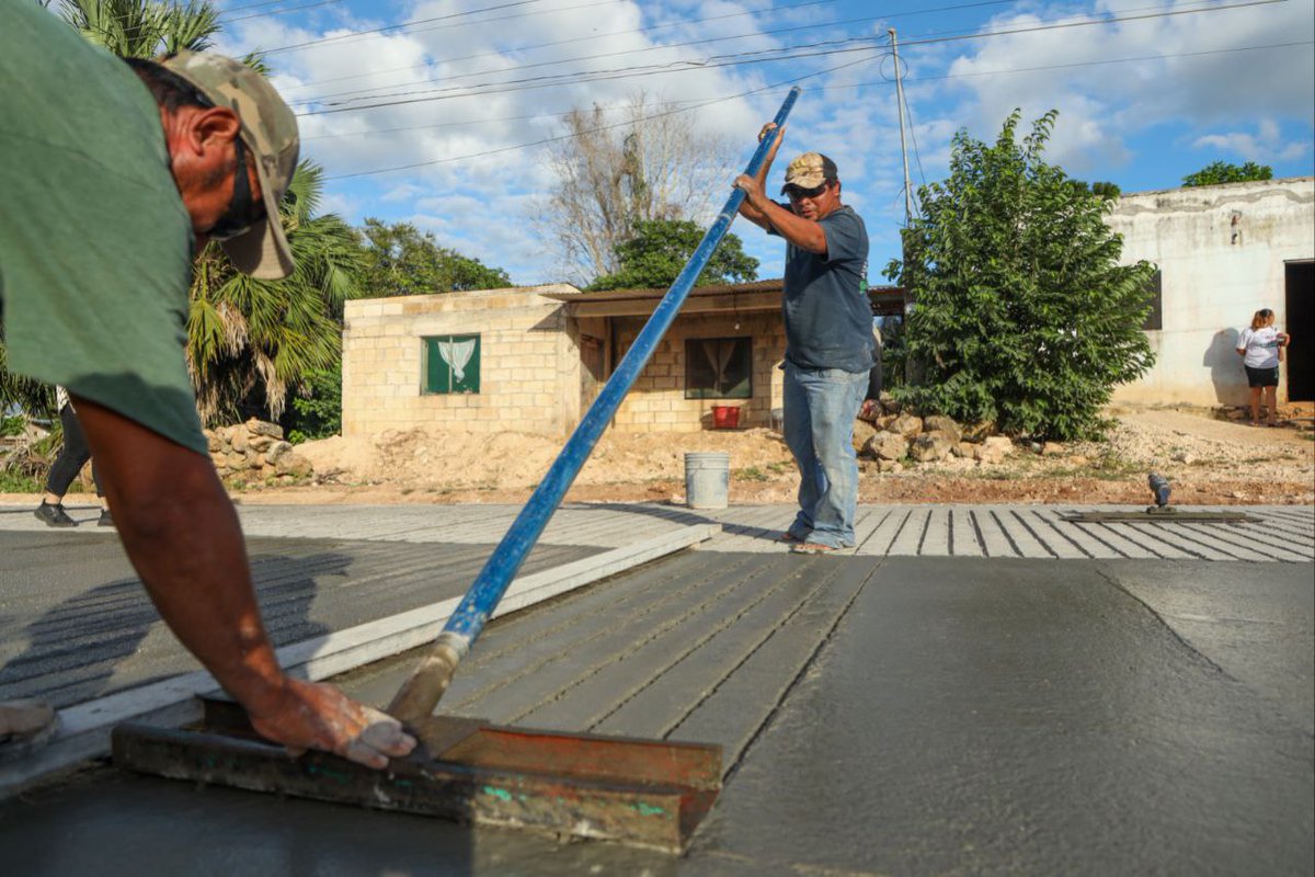 Siempre es un placer saludar y platicar con nuestros paisanos, hoy nos fuimos a supervisar las obras de calle que próximamente inauguraremos en la comunidad de Iturbide y aprovechamos para platicar con nuestra gente.