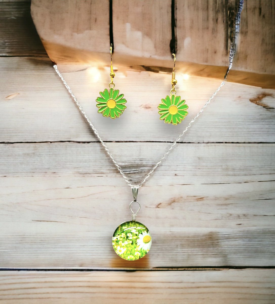 White Daisy Field Pendant Necklace with Green Daisy Earrings

gemsandstitchery.etsy.com 🌼🌼🌼 Affordable Jewelry with a Creative Flair 🌼🌼

gemsandstitchery.etsy.com/listing/159055…

#daisyjewelry #EtsyStarSeller #jewelrygiftsforher #lastminutegifts #handmadejewelry #earringsoftheday